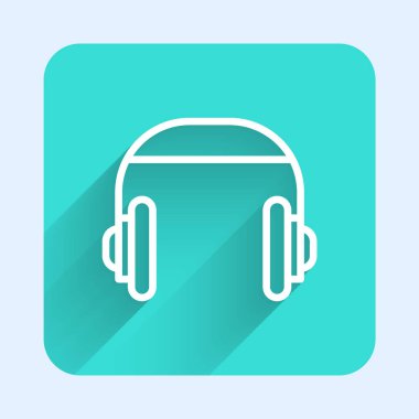 Beyaz çizgi kulaklık simgesi uzun gölgeli izole edilmiş. Müşteri hizmetleri, yardım hattı, çağrı merkezi, faq, bakım. Yeşil kare düğmesi. Vektör İllüstrasyonu.