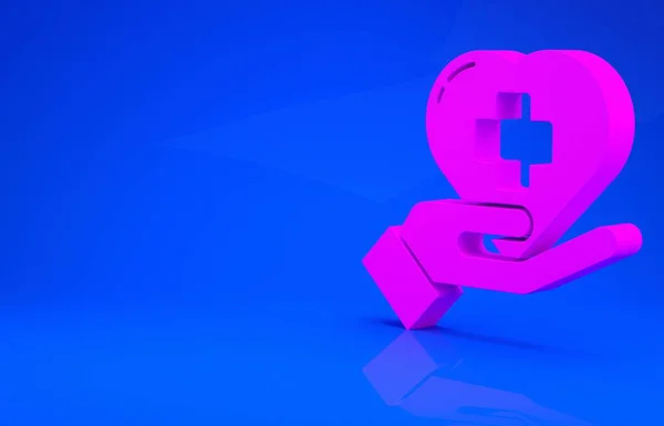 Rosa Herz mit einem Kreuzsymbol auf blauem Hintergrund. Erste Hilfe. Gesundheitswesen, Medizin und Apotheke Zeichen. Minimalismus-Konzept. 3D-Illustration. 3D-Renderer — Stockfoto