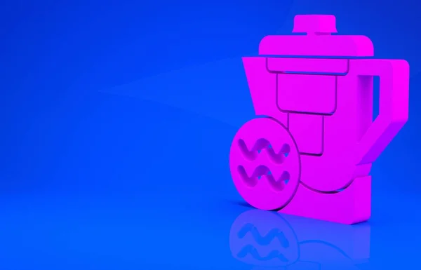 Rosafarbener Wasserkrug mit Filtersymbol auf blauem Hintergrund. Minimalismus-Konzept. 3D-Illustration. 3D-Renderer — Stockfoto