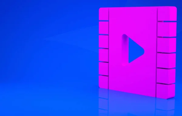 Pink Play Video ikon elszigetelt kék háttérrel. Filmszalag játéktáblával. Minimalizmus koncepció. 3D illusztráció. 3D renderelés — Stock Fotó