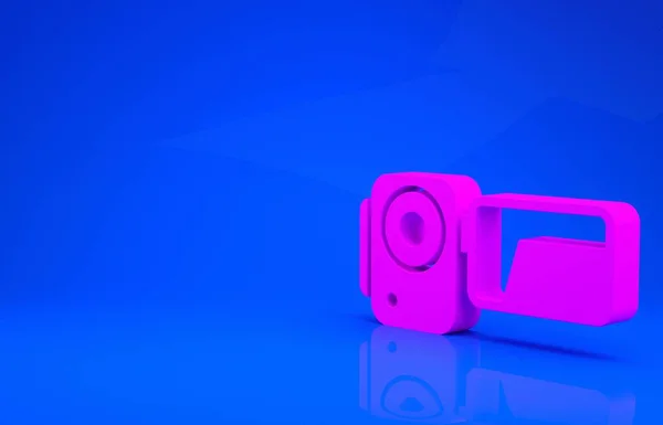Icono de cámara de cine rosa aislado sobre fondo azul. Videocámara. Signo de película. Proyector de cine. Concepto minimalista. Ilustración 3d. Renderizado 3D —  Fotos de Stock