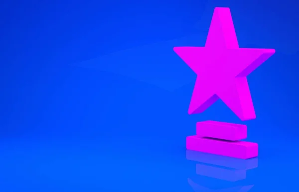 Rózsaszín film trófea ikon elszigetelt kék alapon. Oscar-díjas ikon. Filmek és mozi szimbólum. Minimalizmus koncepció. 3D illusztráció. 3D renderelés — Stock Fotó