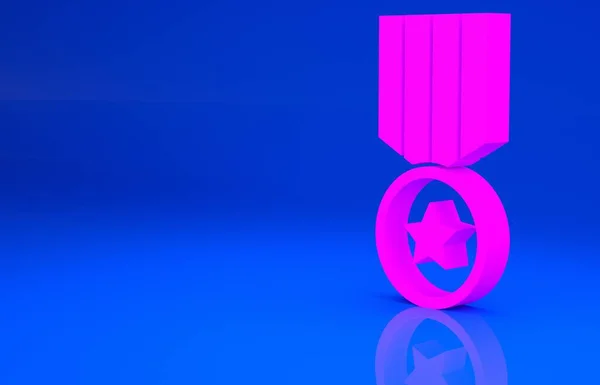 Medalha rosa com ícone de estrela isolado em fundo azul. Assinatura de conquista do vencedor. Medalha de prémio. Conceito de minimalismo. Ilustração 3d. Renderização 3D — Fotografia de Stock