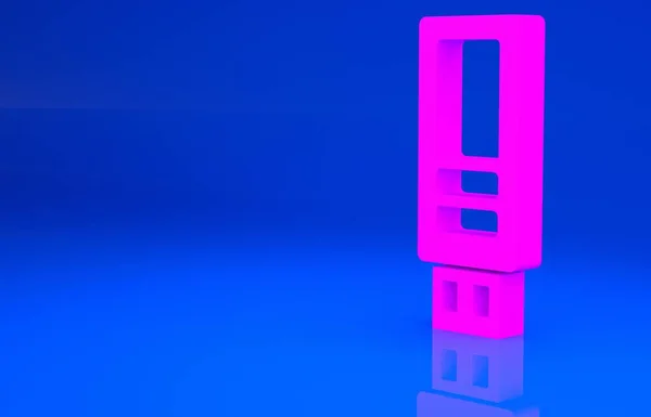 핑크 USB 플래시 드라이브 아이콘은 파란 배경에 분리되어 있다. 미니멀리즘의 개념입니다. 3d 는 다음을 가리킨다. 3D 렌더링 — 스톡 사진