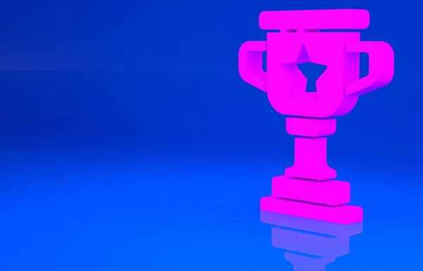 Pink Award κύπελλο εικονίδιο απομονώνονται σε μπλε φόντο. Σύμβολο τρόπαιο νικητή. Πρωτάθλημα ή τρόπαιο αγώνα. Σημάδι αθλητικού επιτεύγματος. Μινιμαλιστική έννοια. 3d εικόνα. 3D απόδοση — Φωτογραφία Αρχείου