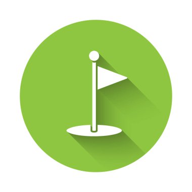 Uzun gölgeli beyaz golf bayrağı simgesi. Golf ekipmanı ya da aksesuar. Yeşil daire düğmesi. Vektör İllüstrasyonu.