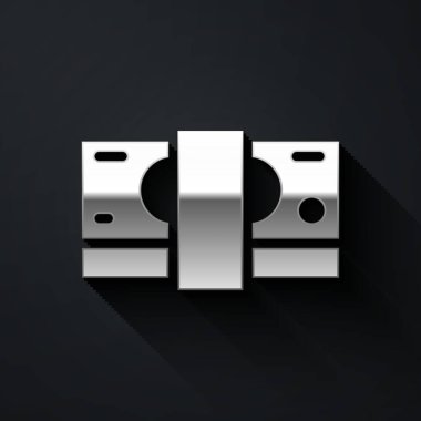 Silver Stacks kağıt para ikonu siyah arka planda izole. Para desteleri. Para birimi. Uzun gölge tarzı. Vektör.