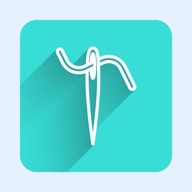 Uzun gölgeli iplik ikonu dikmek için beyaz iğne. Terzi sembolü. Tekstil el sanatları tabelasını diker. Nakış aletleri. Yeşil kare düğmesi. Vektör İllüstrasyonu.