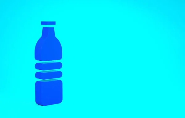 Blaue Wasserflasche auf blauem Hintergrund. Soda Aqua Drink Zeichen. Minimalismus-Konzept. 3D Illustration 3D Renderer — Stockfoto
