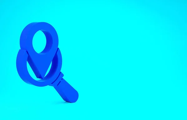 Icona della posizione di ricerca blu isolata su sfondo blu. Lente d'ingrandimento con segno puntatore. Concetto minimalista. Illustrazione 3d rendering 3D — Foto Stock
