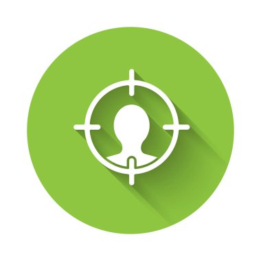 Beyaz Kafa av ikonu uzun gölgeli izole edilmiş. İş hedefi ya da İstihdam tabelası. İş için insan kaynakları ve adam toplama. Yeşil daire düğmesi. Vektör