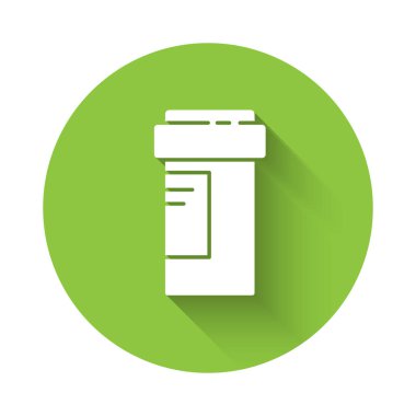 Uzun gölgeli beyaz ilaç şişesi ikonu. Şişe hapı işareti. Eczane tasarımı. Yeşil daire düğmesi. Vektör İllüstrasyonu