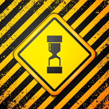 Sarı zemin üzerinde kum ikonu olan eski siyah kum saati. Kum saati işareti. İş ve zaman yönetimi kavramı. Uyarı işareti. Vektör İllüstrasyonu