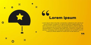 Sarı arka planda siyah askeri miğfer ikonu var. Ordu şapkasının savunma ve koruma sembolü. Koruyucu şapka. Vektör İllüstrasyonu.