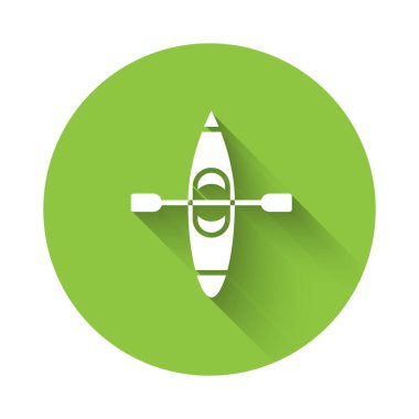 Beyaz kano ve kürek ikonu uzun gölgeli izole edilmiş. Balıkçılık ve turizm için kano. Açık hava aktiviteleri. Yeşil daire düğmesi. Vektör İllüstrasyonu.