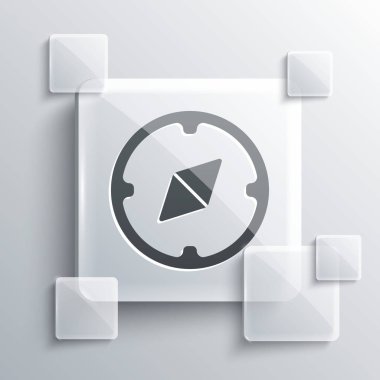 Gri arkaplanda gri pusula simgesi izole edildi. Rüzgâr yön bulma sembolü. Rüzgar gül işareti. Kare cam paneller. Vektör İllüstrasyonu.