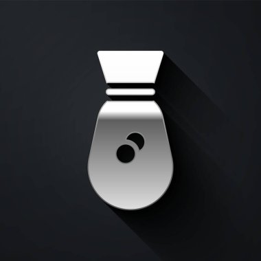 Gümüş rengi eski para çantası simgesi siyah arka planda izole edilmiş. Nakit bankacılık tabelası. Uzun gölge tarzı. Vektör