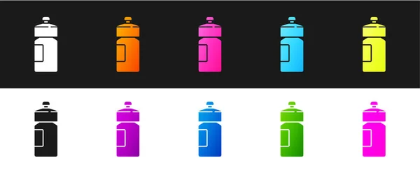 Set Icono de agitador Fitness aislado sobre fondo blanco y negro. Botella agitadora deportiva con tapa para cócteles de agua y proteínas. Vector — Vector de stock