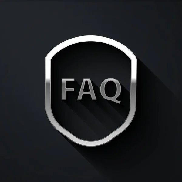 Silver Shield met tekst FAQ informatie icoon geïsoleerd op zwarte achtergrond. Bewakingsteken. Beveiliging, veiligheid, bescherming, privacy concept. Lange schaduw stijl. Vector Illustratie — Stockvector