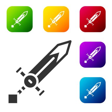 Siyah Ortaçağ kılıç simgesi beyaz arka planda izole edilmiş. Ortaçağ silahı. Renkli kare düğmelerle simgeleri ayarla. Vektör