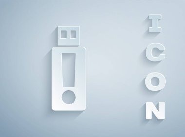 Kağıt kesiği USB flash disk simgesi gri arkaplanda izole edildi. Kağıt sanatı tarzı. Vektör