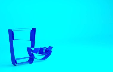 Mavi arka planda izole edilmiş limon ikonlu mavi tekila bardağı. Meksika alkolü. Minimalizm kavramı. 3d illüstrasyon 3B canlandırma.