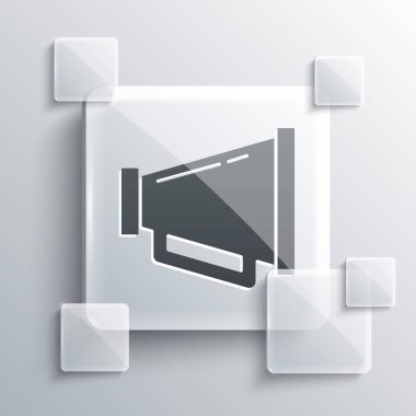 Gri arkaplanda gri megafon simgesi izole edildi. Sözcü işareti. Kare cam paneller. Vektör