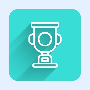 Beyaz çizgi ödül kupası ikonu uzun gölgeli izole edilmiş. Galibiyet ödülü sembolü. Şampiyonluk ya da yarışma kupası. Spor başarısı işareti. Yeşil kare düğmesi. Vektör