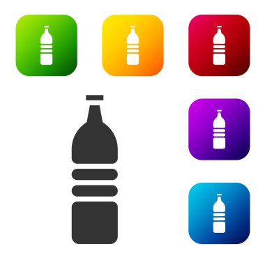 Beyaz arka planda izole edilmiş siyah su ikonu şişesi. Soda su içme tabelası. Renkli kare düğmelerle simgeleri ayarla. Vektör İllüstrasyonu