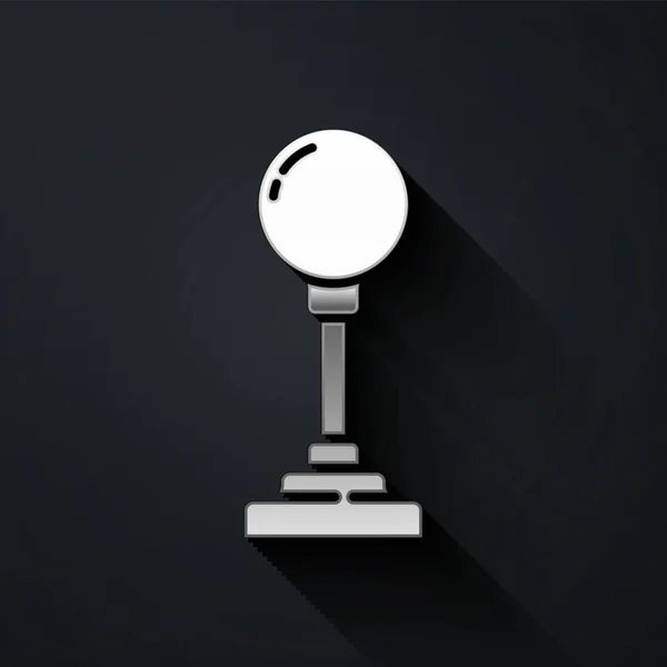 Stříbrný joystick pro arkádový stroj ikona izolované na černém pozadí. Joystick gamepad. Dlouhý stínový styl. Vektorová ilustrace — Stockový vektor
