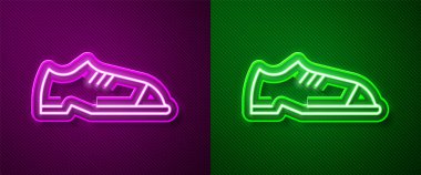 Parlayan neon çizgisi Erkek ayakkabıları simgesi mor ve yeşil arkaplanda izole edilmiş. Vektör.