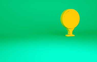 Yeşil arkaplanda izole edilmiş turuncu golf topu. Minimalizm kavramı. 3d illüstrasyon 3B canlandırma.