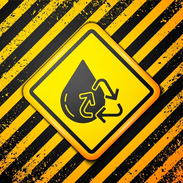 黄色の背景に隔離された黒のリサイクルきれいなアクアアイコン 看板リサイクルで水のドロップ 警告サインだ ベクターイラスト — ストックベクタ