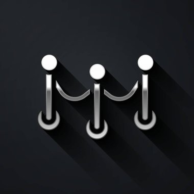 Gümüş ip bariyeri simgesi siyah arkaplanda izole edildi. VIP etkinliği, lüks kutlama. Ünlüler partisi girişi. Uzun gölge tarzı. Vektör.