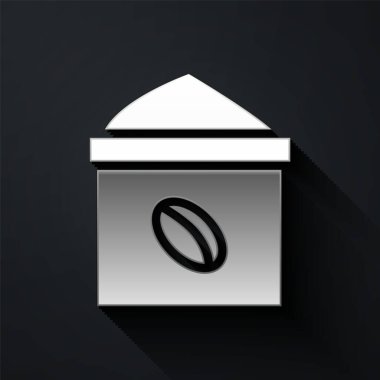 Siyah arkaplanda gümüş kahve torbası simgesi var. Uzun gölge tarzı. Vektör İllüstrasyonu.