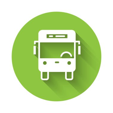 Beyaz Otobüs simgesi uzun gölgeyle izole edildi. Ulaşım konsepti. Otobüs turu tabelası. Turizm ya da kamu aracı sembolü. Yeşil daire düğmesi. Vektör.