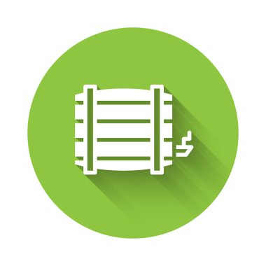 Uzun gölgeli beyaz tahta varil ikonu. Alkol fıçısı, içki kabı, bira için tahta fıçı, viski, şarap. Yeşil daire düğmesi. Vektör.