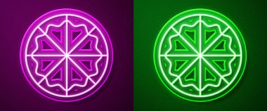 Pembe ve yeşil arka planda izole edilmiş parlak neon çizgili pizza simgesi. Fast food menüsü. Vektör.