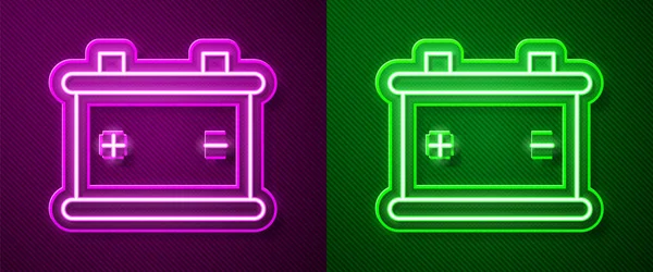 Gloeiende Neon Lijn Auto Batterij Pictogram Geïsoleerd Paarse Groene Achtergrond — Stockvector