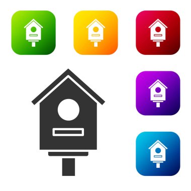 Siyah Kuş evi simgesi beyaz arkaplanda izole edilmiş. Yuva kutusu kuş evi, kuşlar için ev yapımı bina. Renkli kare düğmelerle simgeleri ayarla. Vektör İllüstrasyonu.
