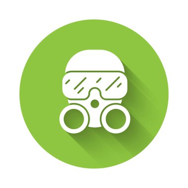 Beyaz Gaz maskesi simgesi uzun gölgeli izole edilmiş. Solunum cihazı işareti. Yeşil daire düğmesi. Vektör.