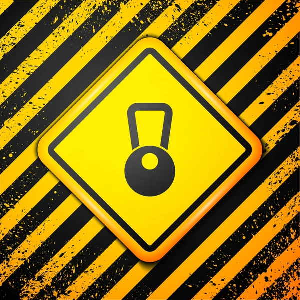 黄色の背景に隔離された黒いケトルベルのアイコン スポーツ用具 警告サインだ ベクトル — ストックベクタ