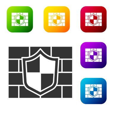 Beyaz arka planda siber güvenlik duvarı simgesine sahip Siyah Kalkan. Veri koruma sembolü. Güvenlik duvarı. Ağ koruması. Renkli kare düğmelerle simgeleri ayarla. Vektör.