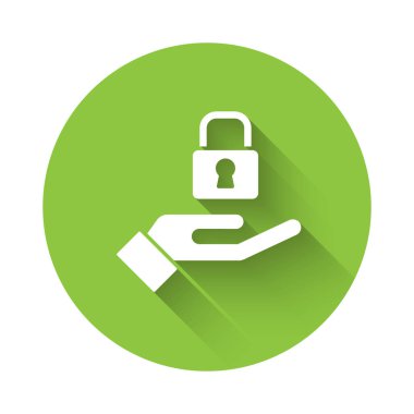 Beyaz Kilit el simgesinde uzun gölgeli izole edilmiş. Asma kilit işareti. Güvenlik, güvenlik, koruma, gizlilik kavramı. Yeşil daire düğmesi. Vektör.