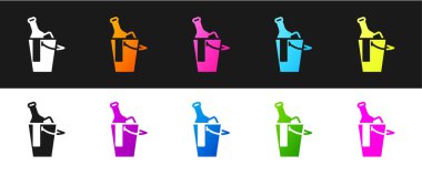 Siyah ve beyaz arka planda izole edilmiş buz kovası ikonuna bir şişe şarap koyun. Vektör.