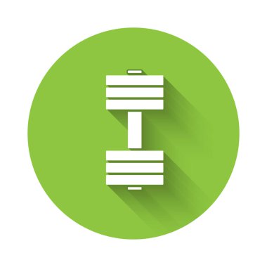Beyaz Dumbbell simgesi uzun gölgelerle izole edilmiş. Kas kaldırma ikonu, fitness halteri, spor aletleri, egzersiz yaban domuzu. Yeşil daire düğmesi. Vektör.