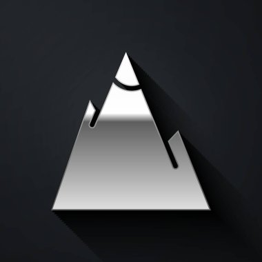 Silver Mountains simgesi siyah arkaplanda izole edildi. Zaferin ya da başarının sembolü. Uzun gölge tarzı. Vektör İllüstrasyonu.