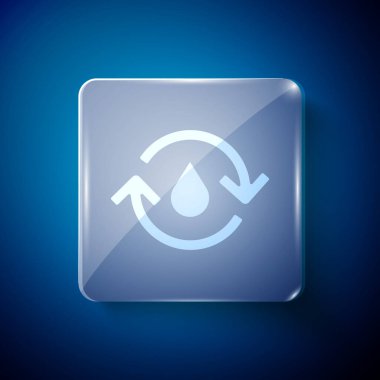 Mavi arka planda beyaz geri dönüşümlü temiz su simgesi izole edildi. İşaret geri dönüşümlü bir damla su. Kare cam paneller. Vektör İllüstrasyonu.