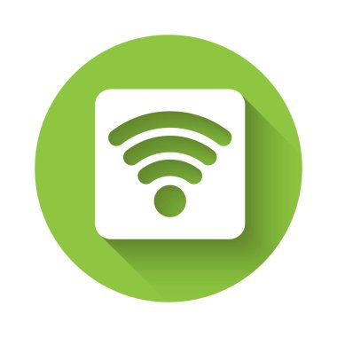 Beyaz Wi-Fi kablosuz internet ağı sembolü uzun gölgeli izole edilmiş. Yeşil daire düğmesi. Vektör İllüstrasyonu.