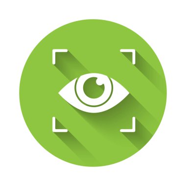 Beyaz Göz tarama simgesi uzun gölgeyle izole edildi. Göz taraması yapılıyor. Güvenlik kontrol sembolü. Siber göz işareti. Yeşil daire düğmesi. Vektör.